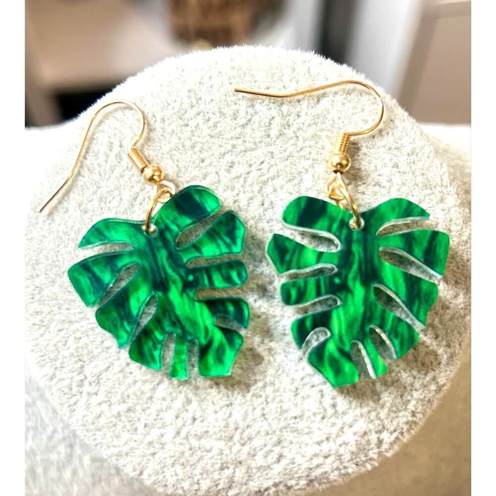 🌿 NEW Monstera Leaf Earrings – Green Tropical Botanical Statement Earrings - Picture 5 of 7